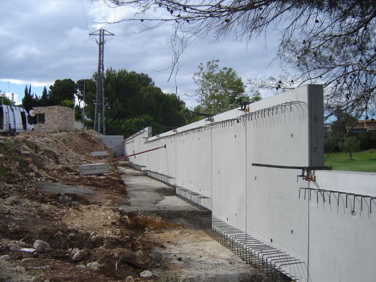 Construcción de un muro de contención de tierras en Tarragona.